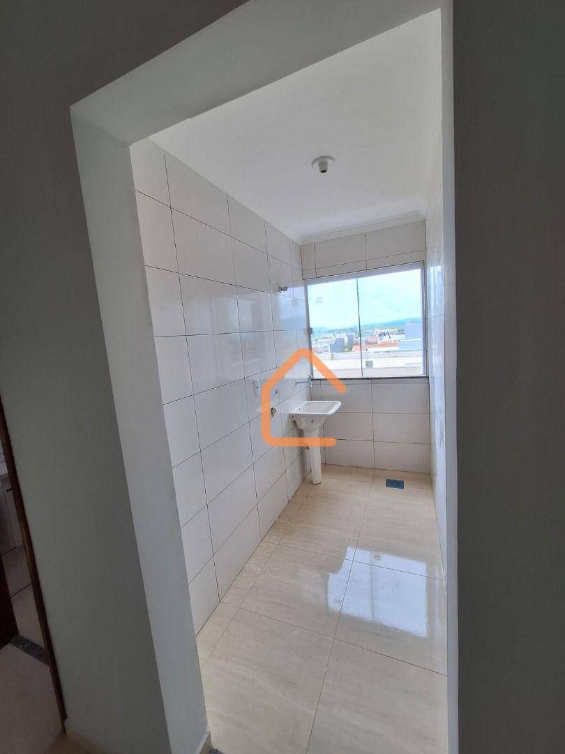 Apartamento à venda com 2 quartos, 70m² - Foto 2