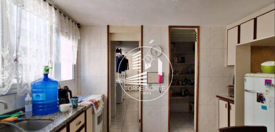 Apartamento à venda com 4 quartos, 219m² - Foto 4