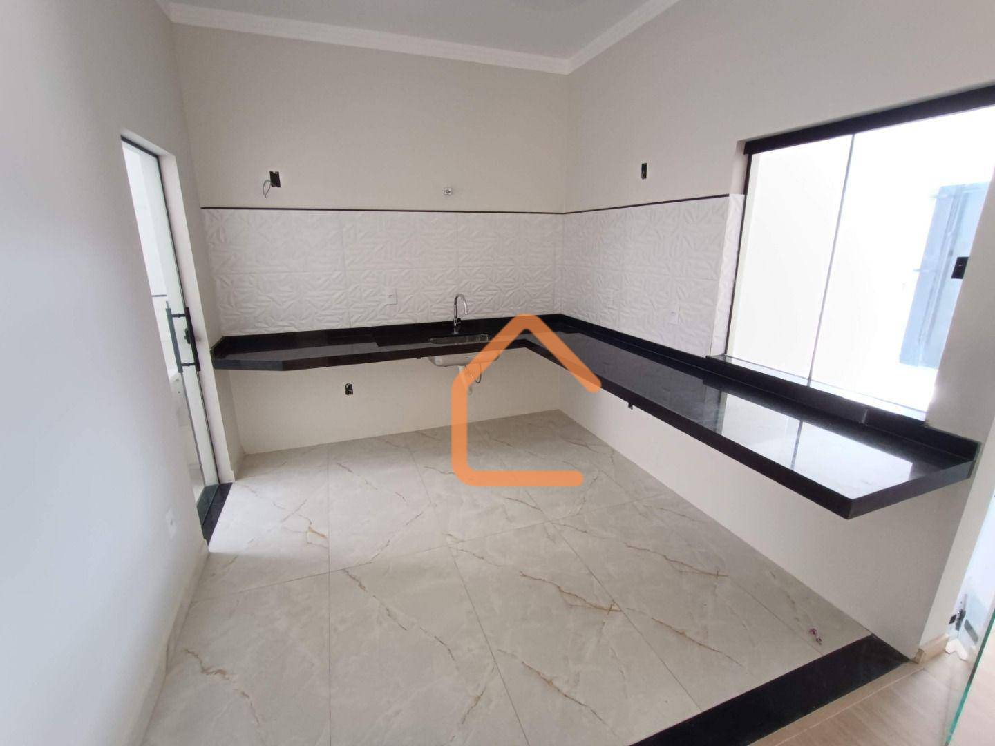 Casa à venda com 3 quartos, 86m² - Foto 1