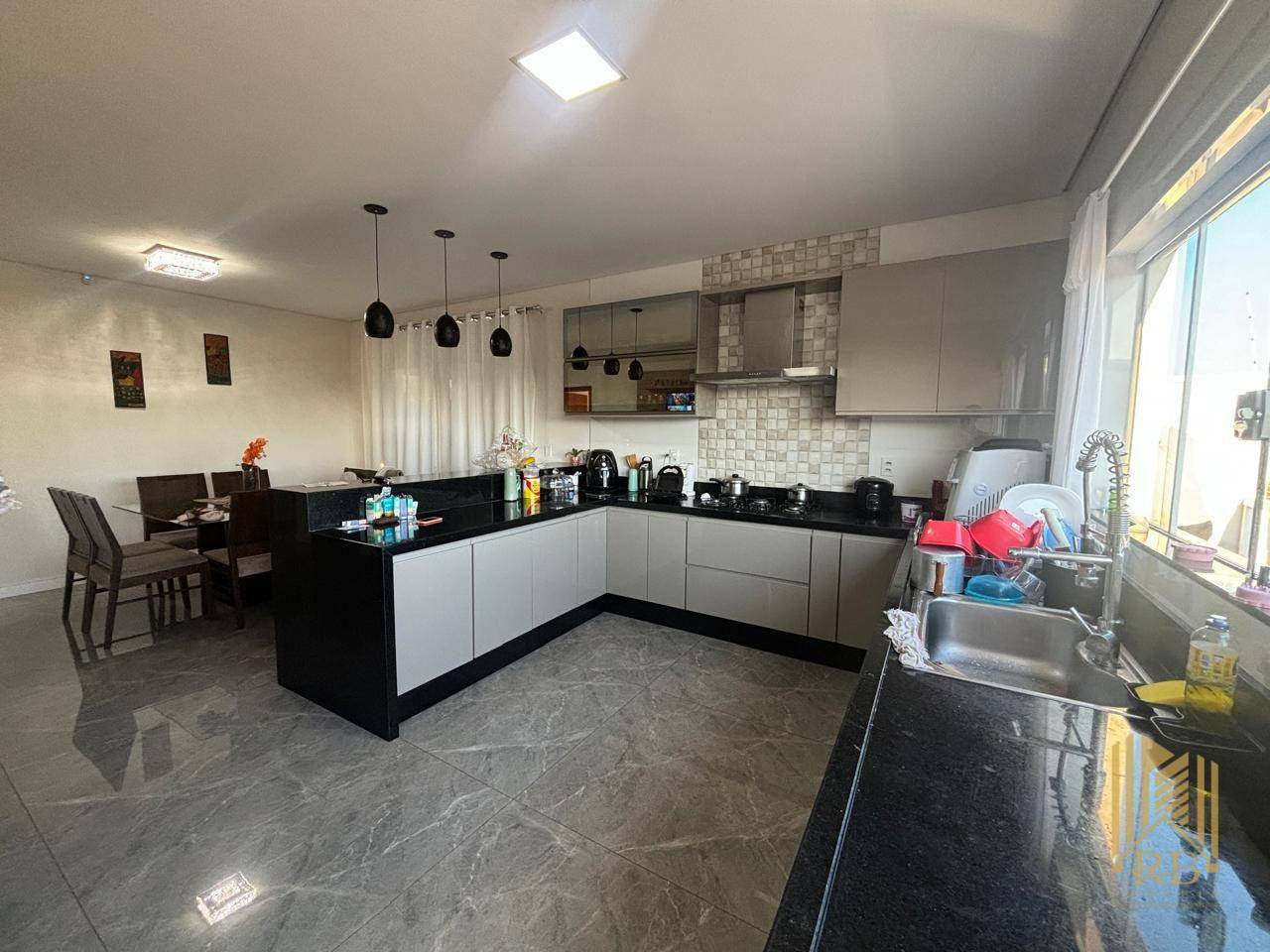 Casa à venda com 3 quartos, 320m² - Foto 17