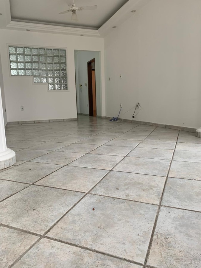 Casa à venda com 3 quartos, 260m² - Foto 2