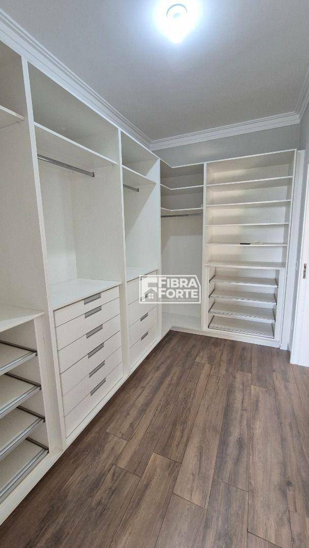 Casa de Condomínio para alugar com 4 quartos, 640m² - Foto 17