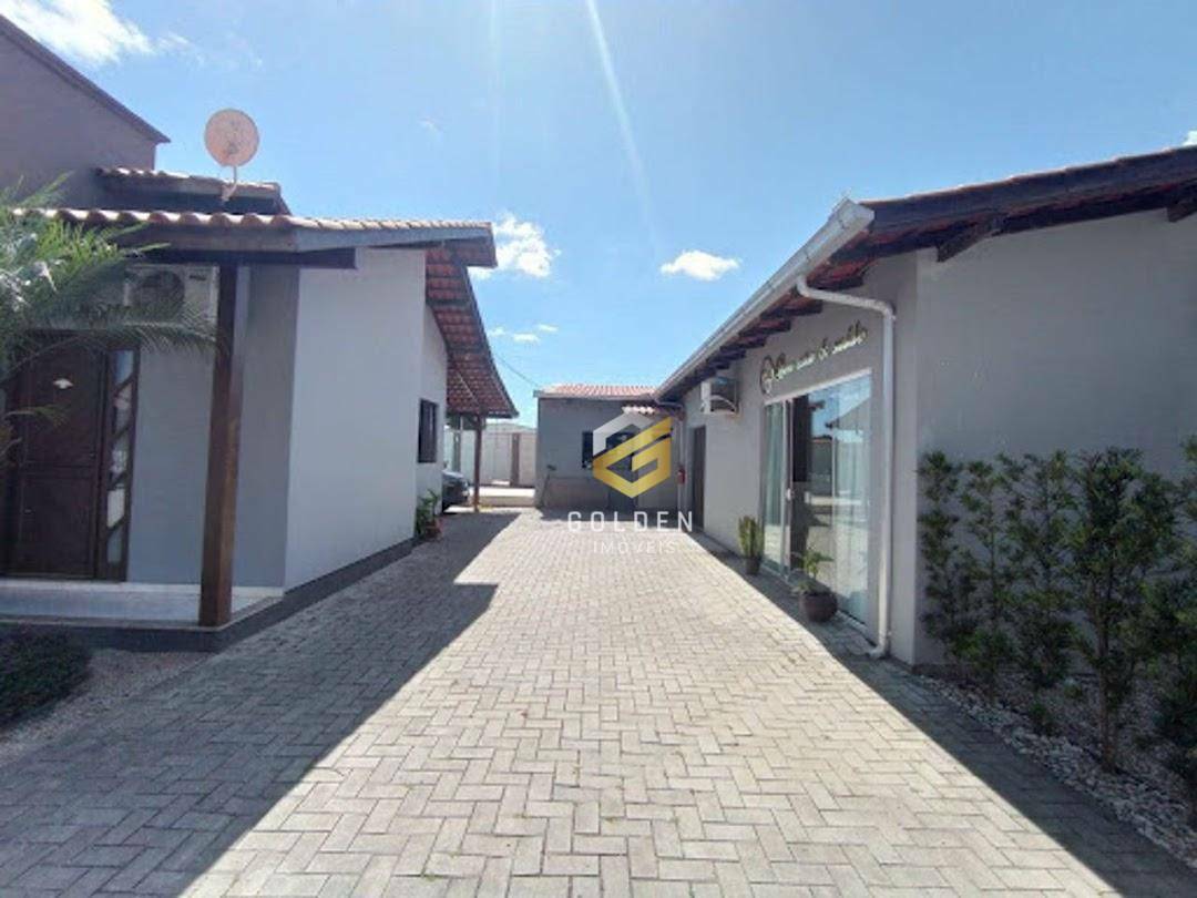 Casa à venda com 2 quartos, 190m² - Foto 2