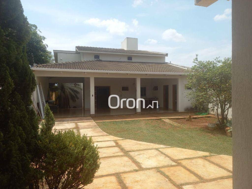 Sobrado à venda com 5 quartos, 360m² - Foto 1