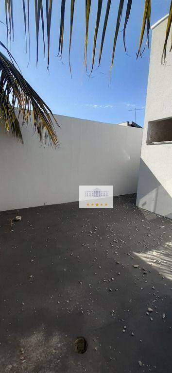 Casa à venda com 2 quartos, 69m² - Foto 2
