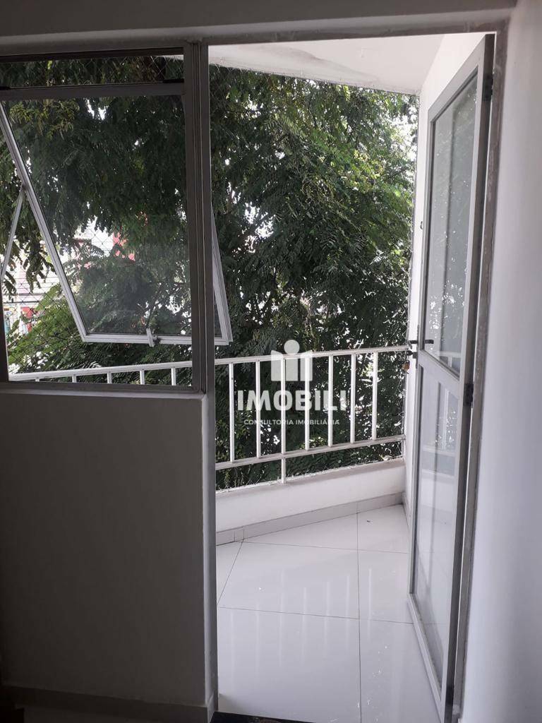 Apartamento à venda com 1 quarto, 42m² - Foto 2