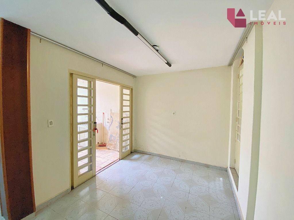 Casa à venda com 4 quartos, 240m² - Foto 34