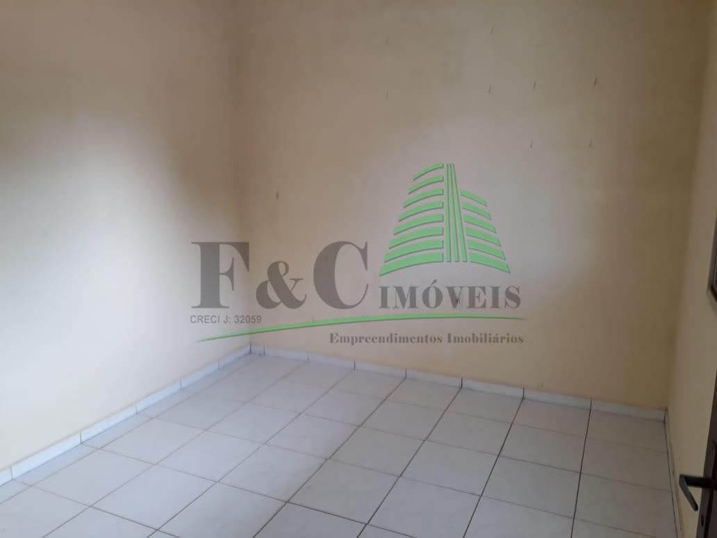 Casa à venda com 3 quartos, 220m² - Foto 2