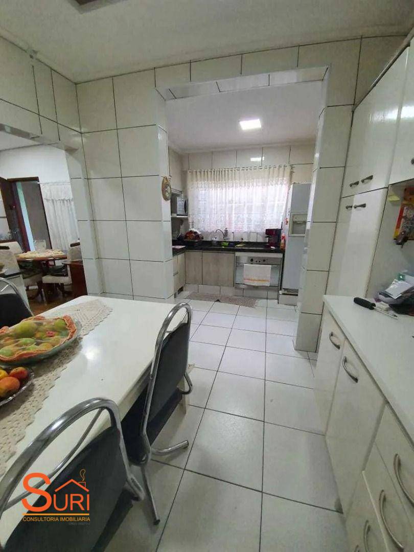 Sobrado à venda com 6 quartos, 143m² - Foto 1