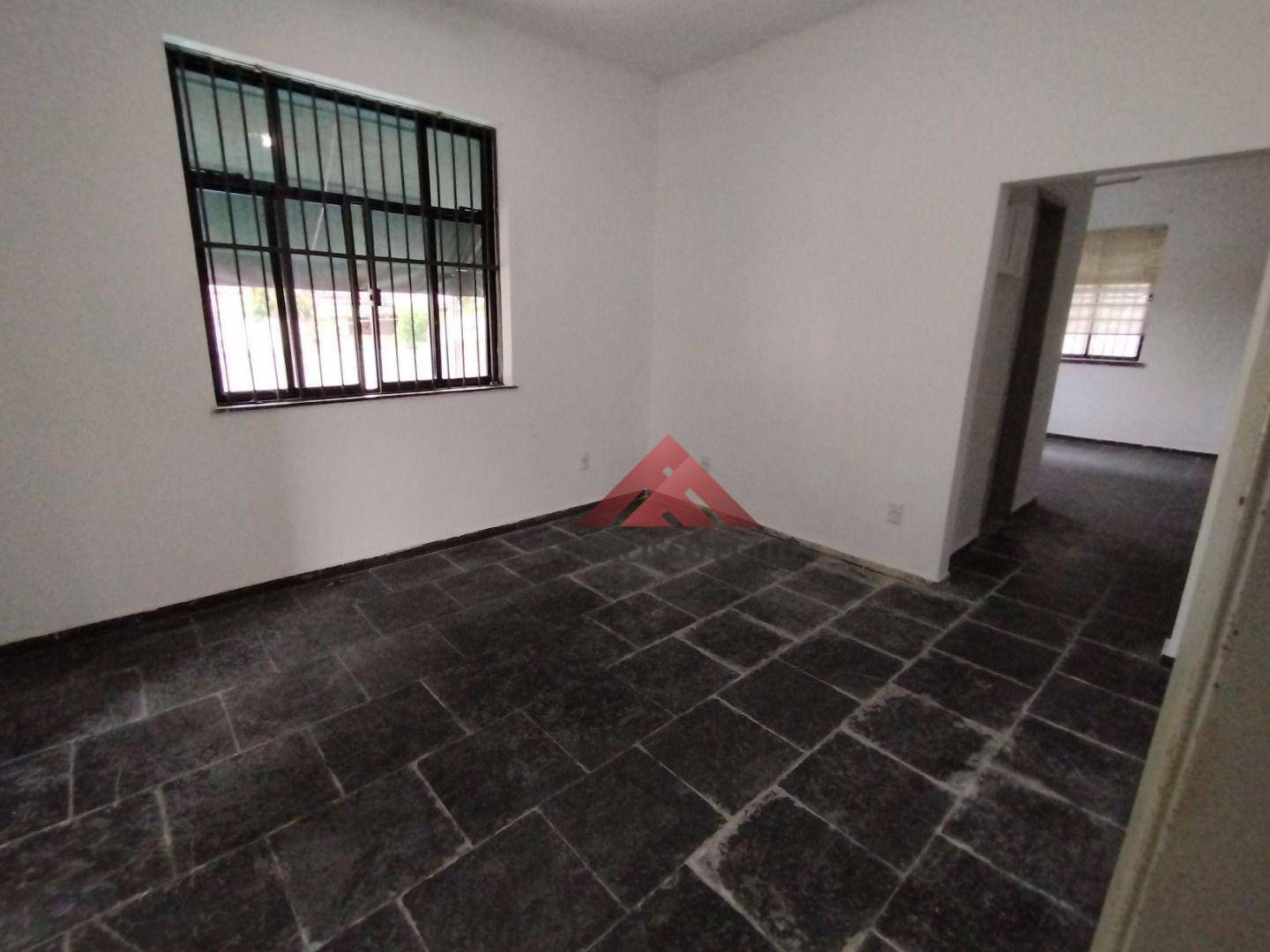 Casa à venda com 4 quartos, 120m² - Foto 11