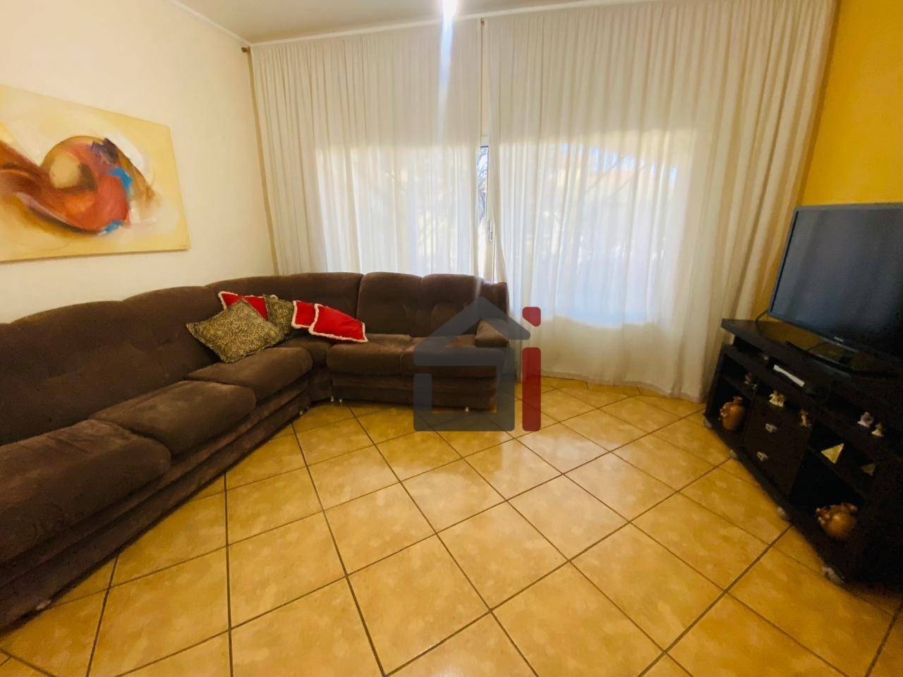 Casa à venda com 3 quartos, 218m² - Foto 4