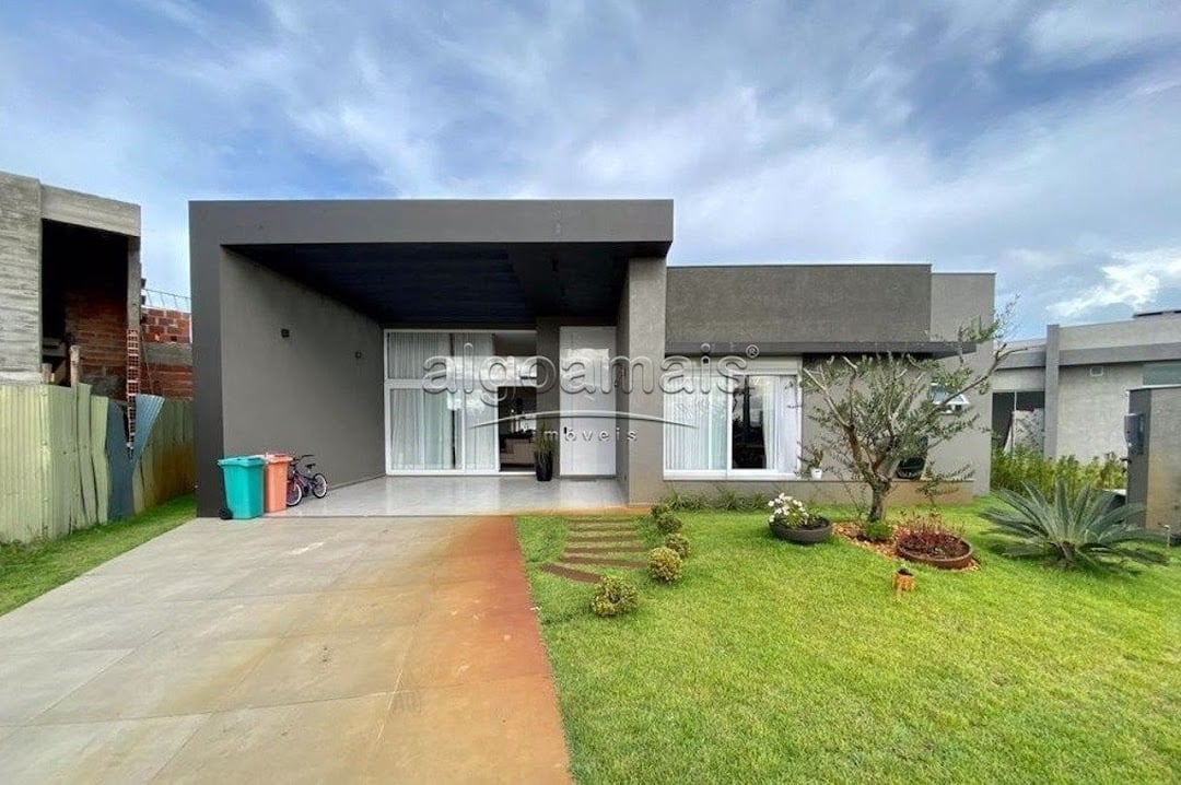 Casa de Condomínio à venda com 4 quartos, 240m² - Foto 1