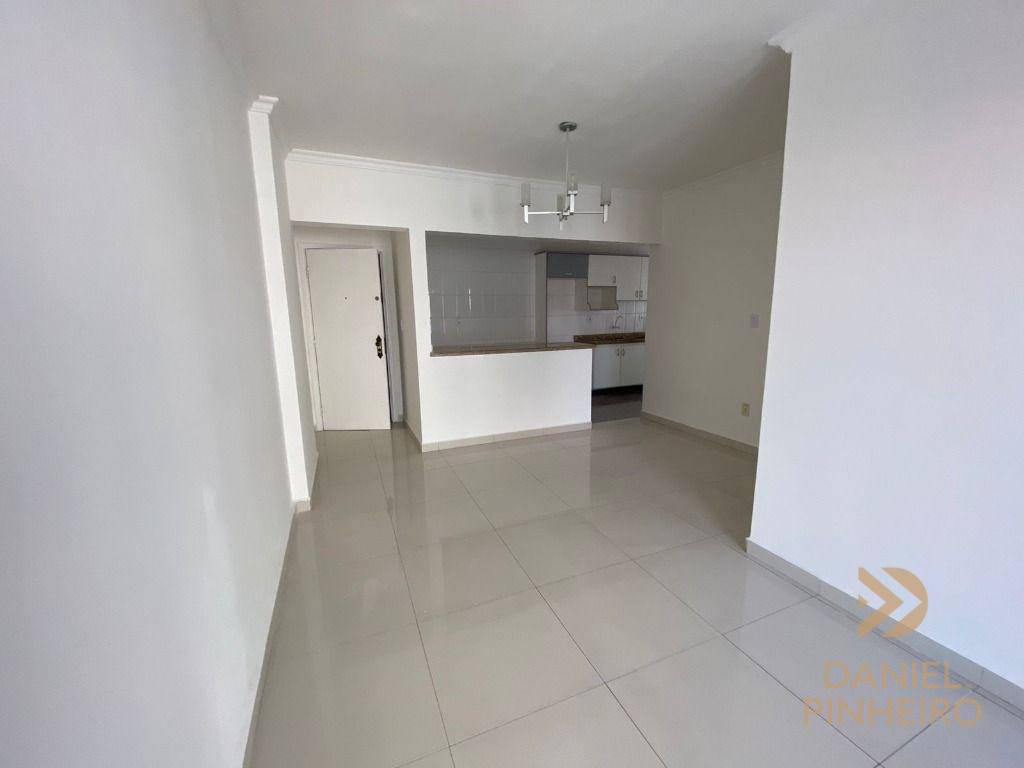 Apartamento à venda com 2 quartos, 70m² - Foto 6