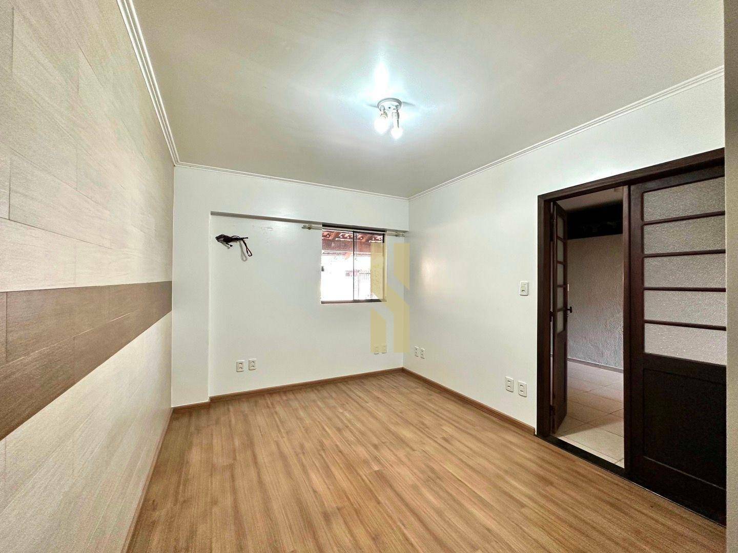 Casa à venda com 3 quartos, 280m² - Foto 5