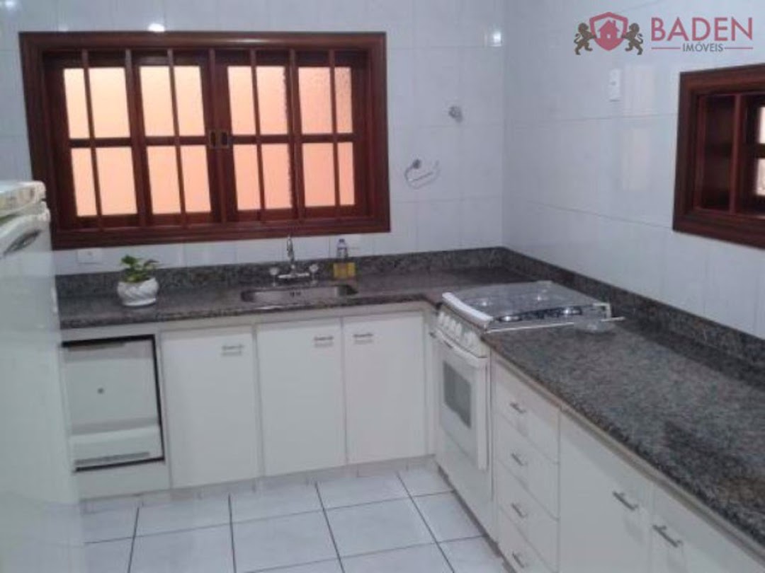 Casa à venda com 4 quartos, 210m² - Foto 5