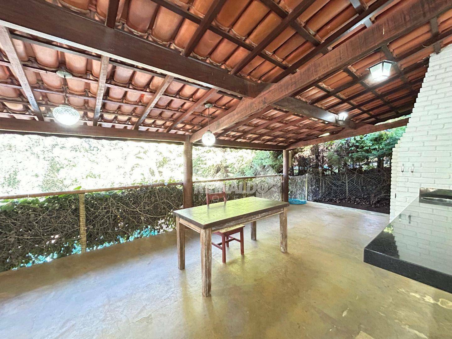 Casa de Condomínio à venda e aluguel com 5 quartos, 320m² - Foto 4