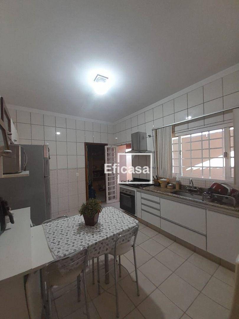 Casa à venda com 3 quartos, 294m² - Foto 22