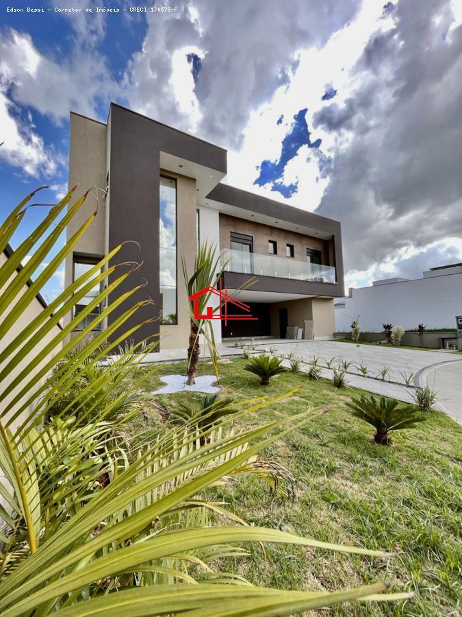 Casa de Condomínio à venda com 4 quartos, 315m² - Foto 2