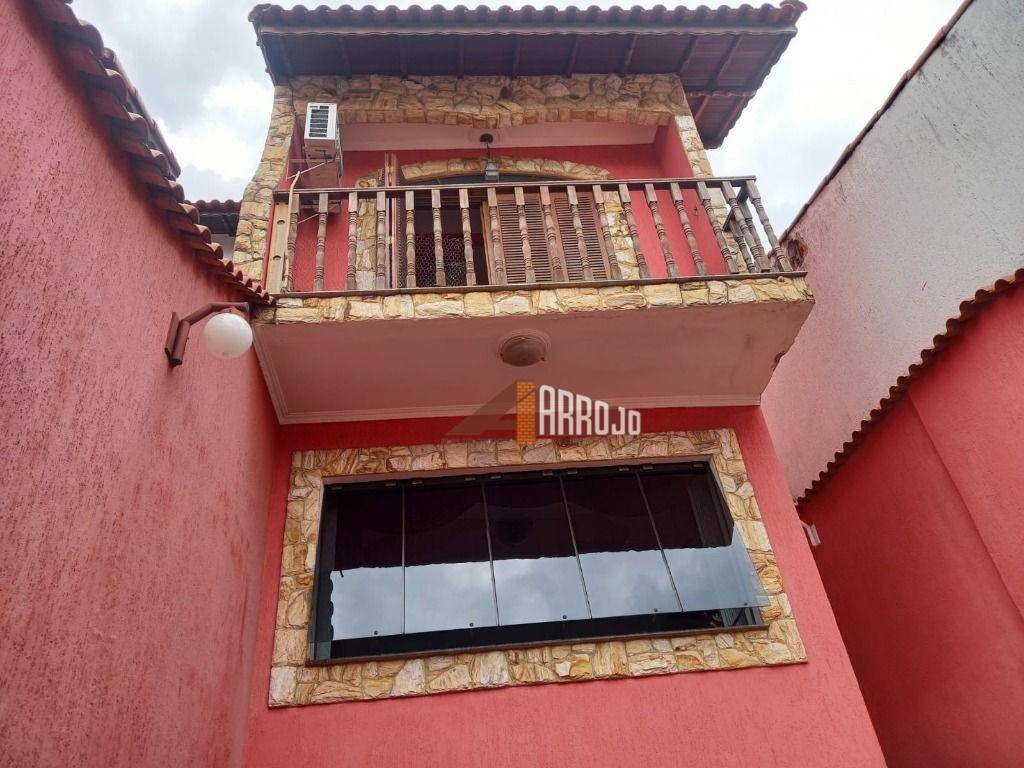 Sobrado à venda com 4 quartos, 228m² - Foto 2