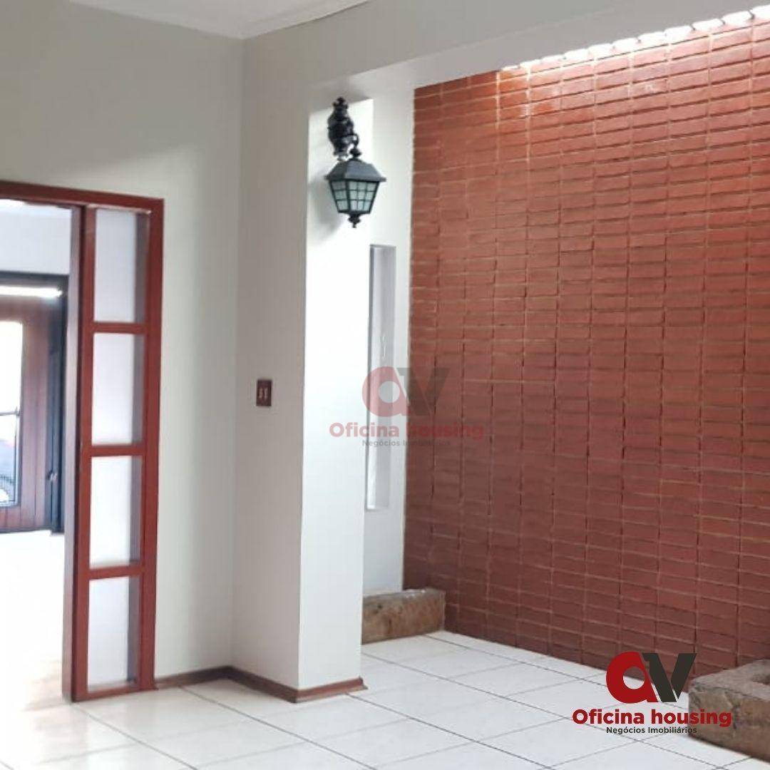 Casa à venda com 3 quartos, 194m² - Foto 2