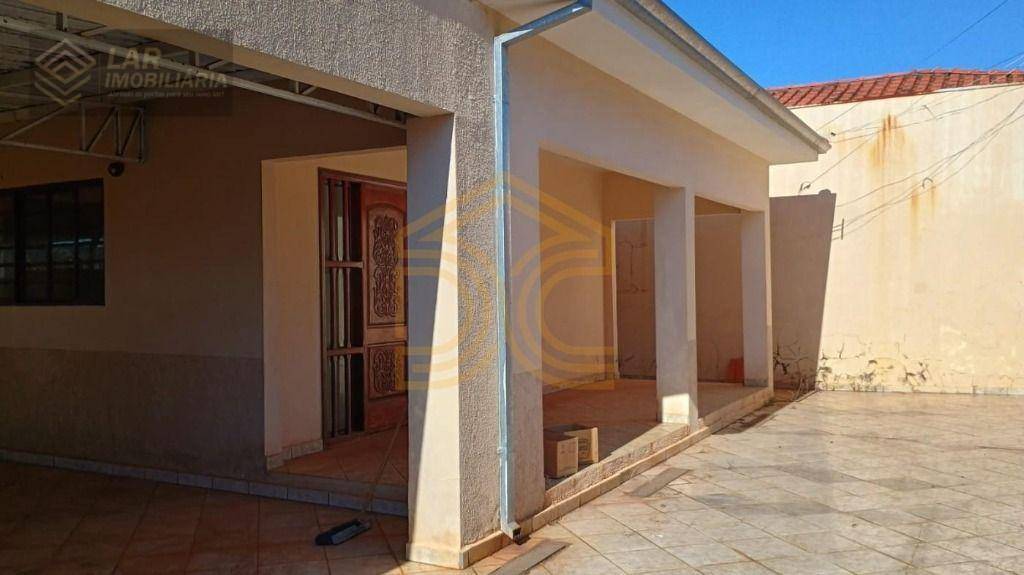 Casa para alugar com 3 quartos, 263m² - Foto 1