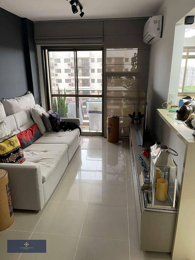 Apartamento à venda com 2 quartos, 64m² - Foto 1