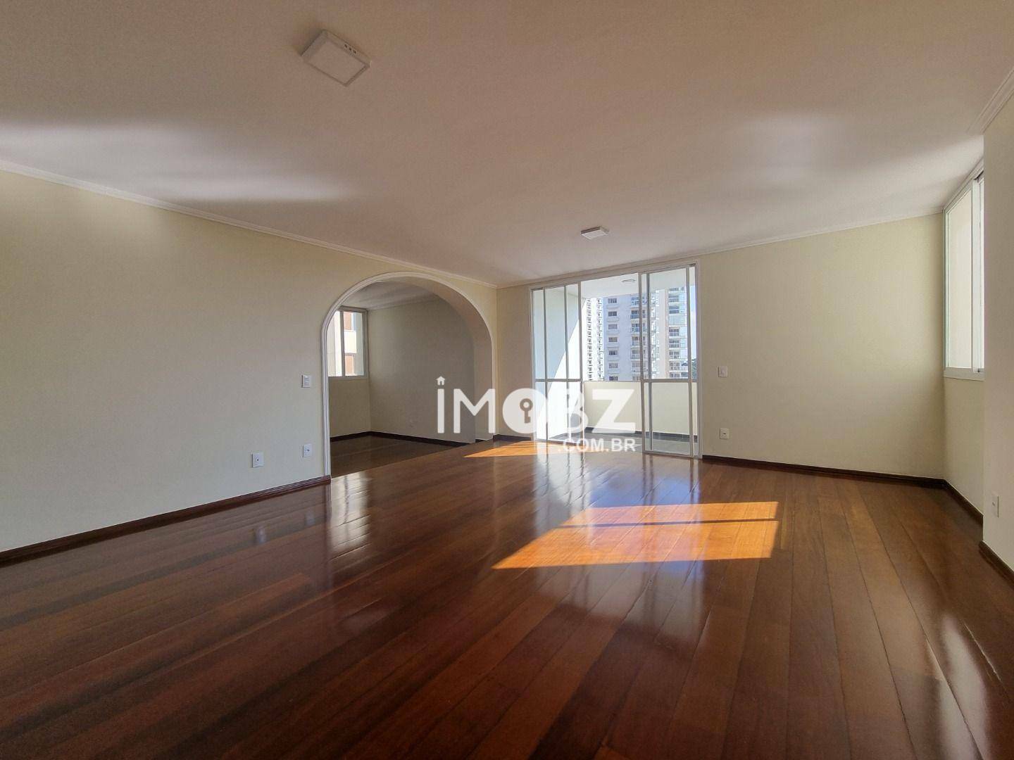 Apartamento à venda com 4 quartos, 211m² - Foto 4