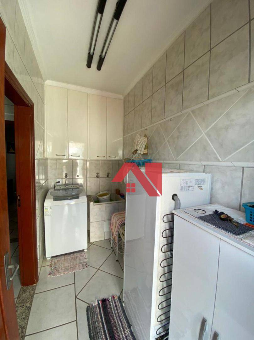 Casa à venda com 3 quartos, 165m² - Foto 2