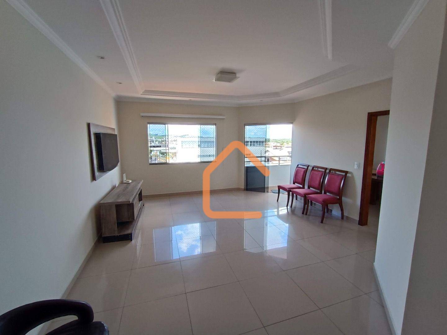 Apartamento para alugar com 3 quartos, 150m² - Foto 2