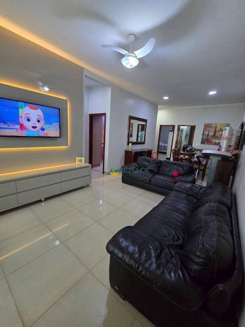 Casa, 3 quartos, 200 m² - Foto 2