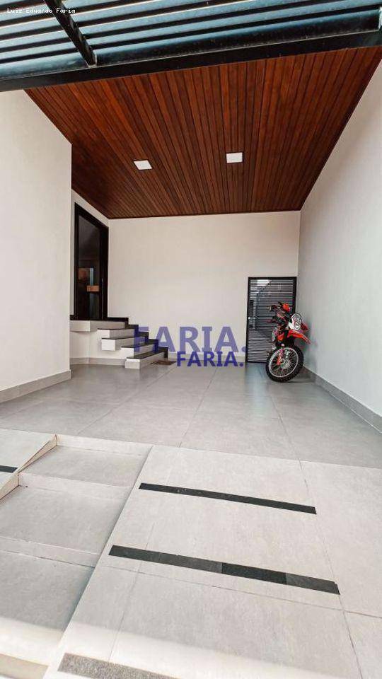 Casa à venda com 3 quartos, 250m² - Foto 4