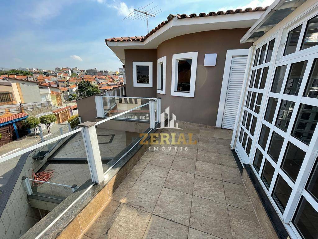 Sobrado à venda com 3 quartos, 230m² - Foto 1