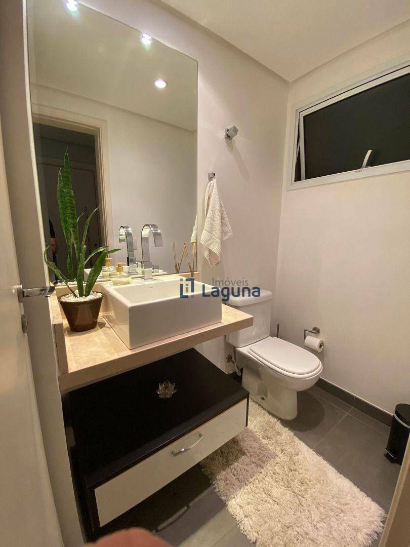 Apartamento para alugar com 3 quartos, 165m² - Foto 15