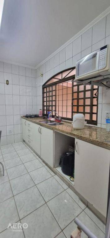 Casa à venda com 4 quartos, 236m² - Foto 17