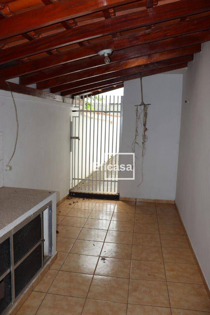 Casa à venda com 3 quartos, 220m² - Foto 3