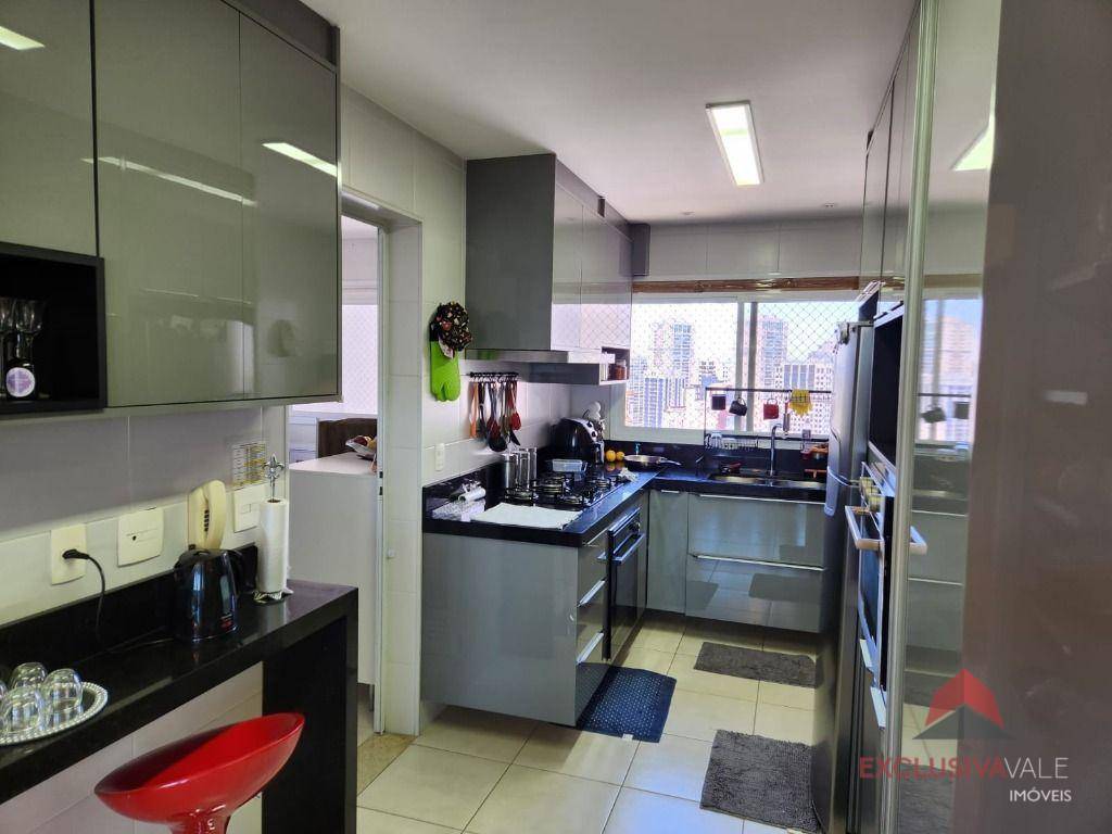 Apartamento à venda com 4 quartos, 190m² - Foto 11