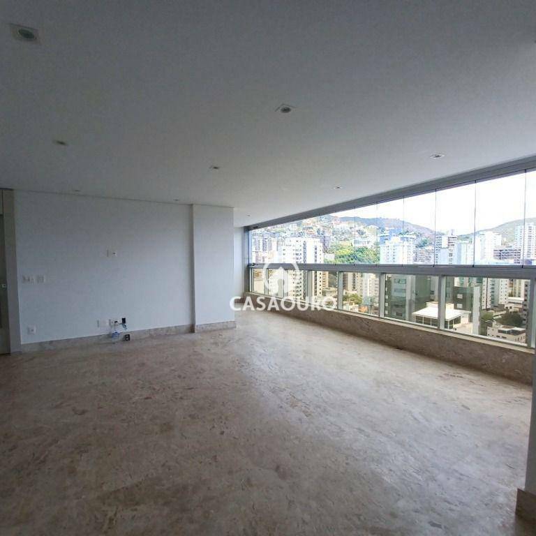 Apartamento à venda com 4 quartos, 217m² - Foto 2