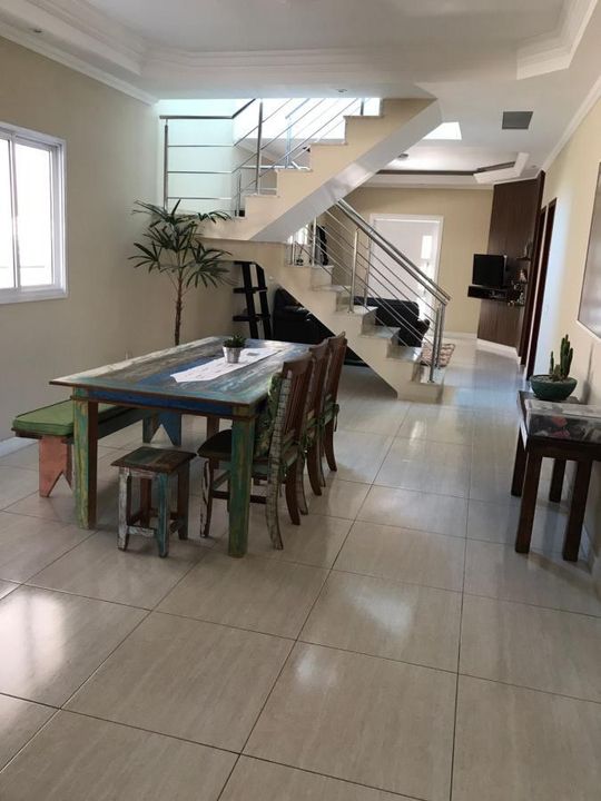 Casa de Condomínio à venda com 4 quartos, 238m² - Foto 2