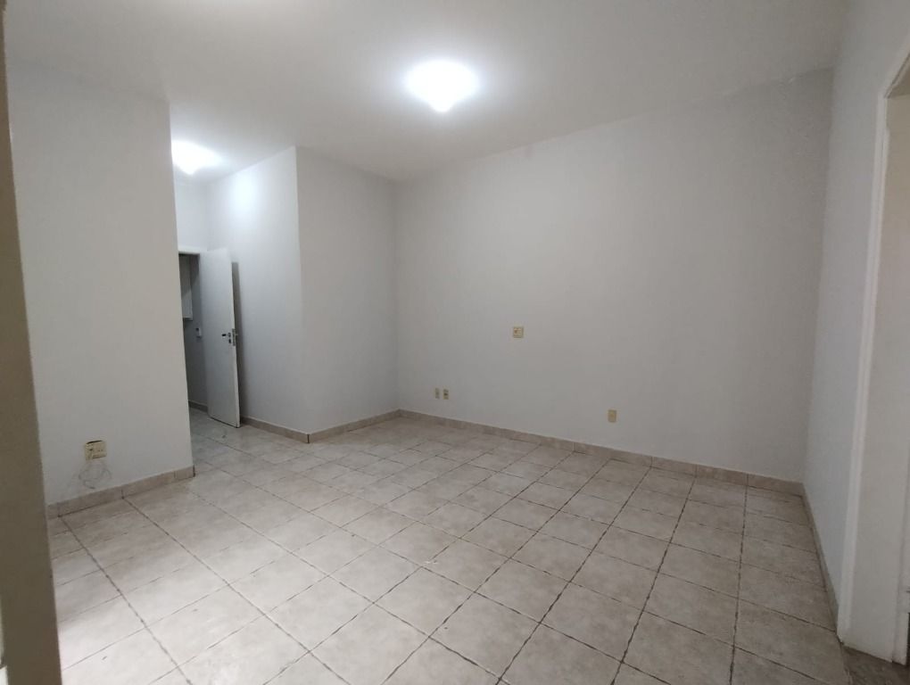 Casa à venda com 3 quartos, 250m² - Foto 8