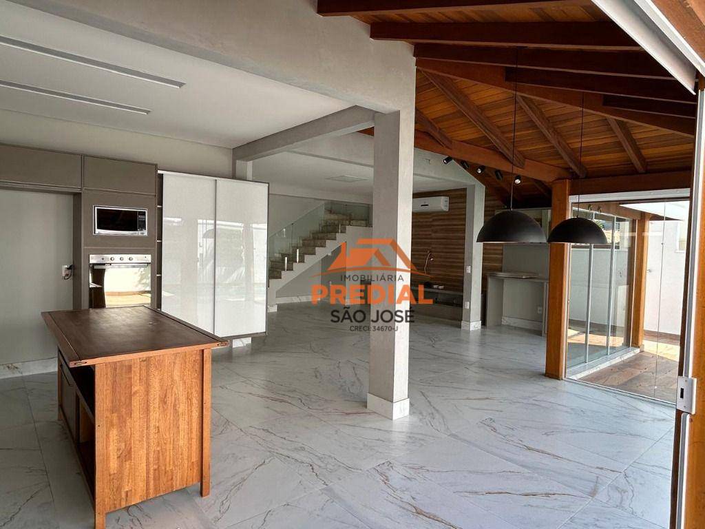 Casa de Condomínio à venda e aluguel com 4 quartos, 253m² - Foto 1