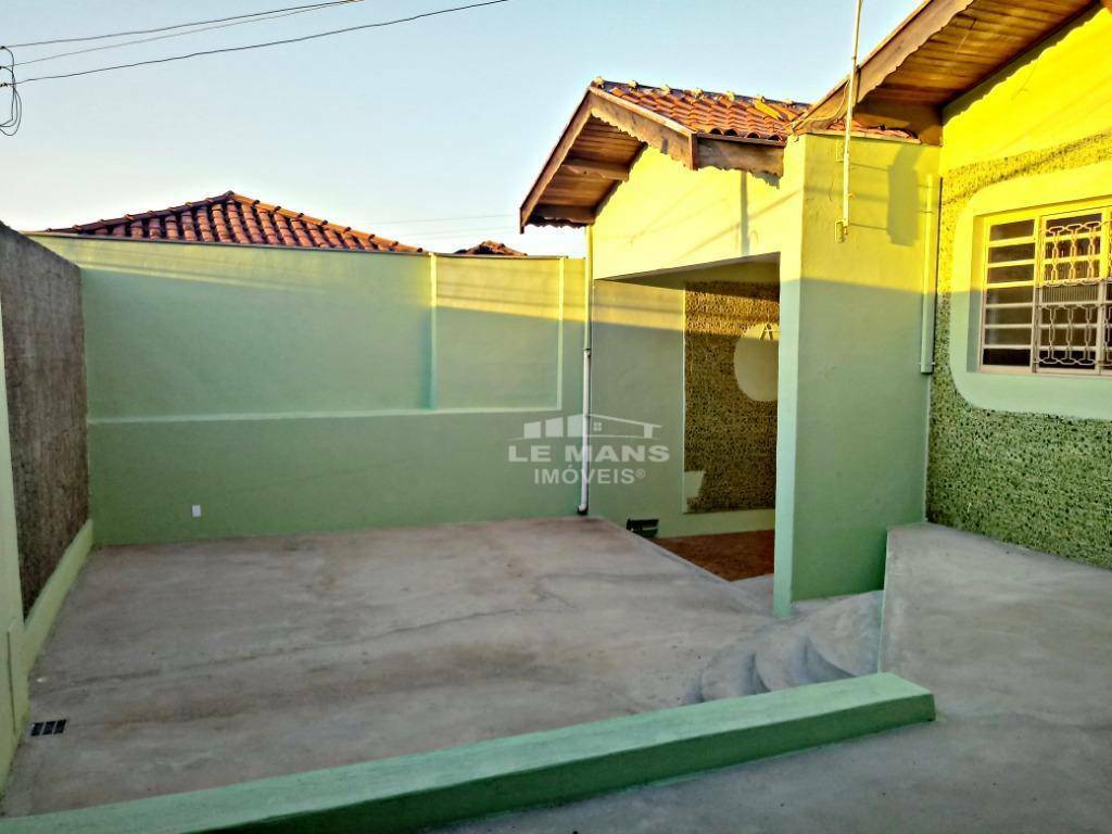 Casa à venda com 2 quartos, 92m² - Foto 1