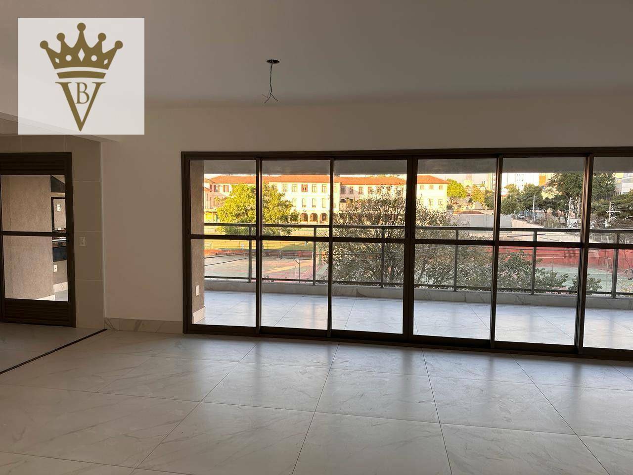 Apartamento à venda com 4 quartos, 156m² - Foto 1