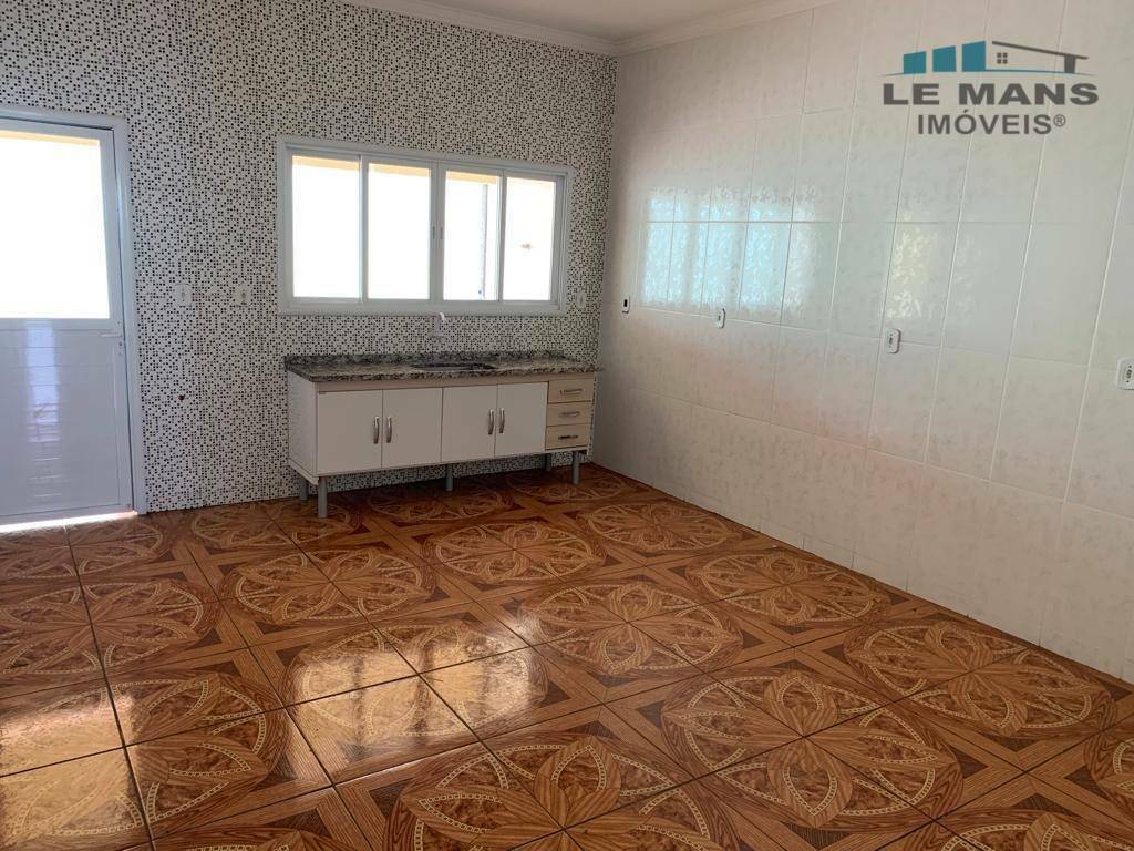 Casa à venda com 3 quartos, 211m² - Foto 1