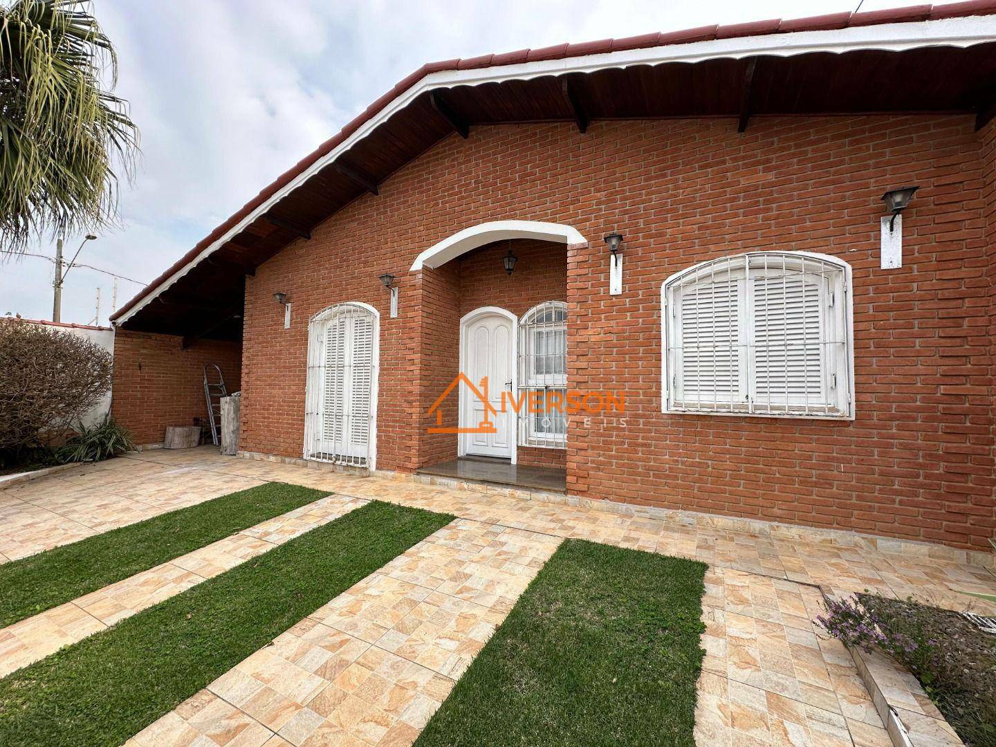 Casa à venda com 3 quartos, 231m² - Foto 2