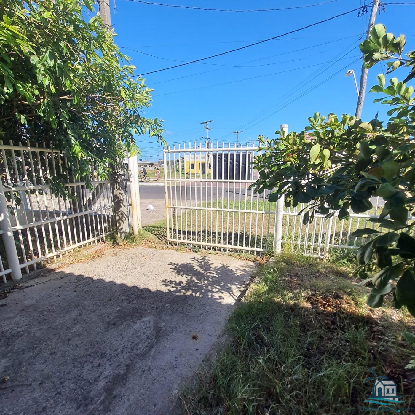 Casa à venda com 3 quartos, 300m² - Foto 2