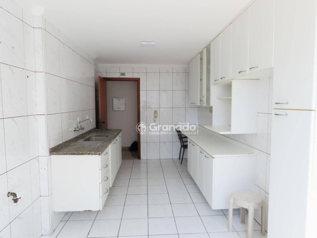 Apartamento à venda com 3 quartos, 98m² - Foto 4