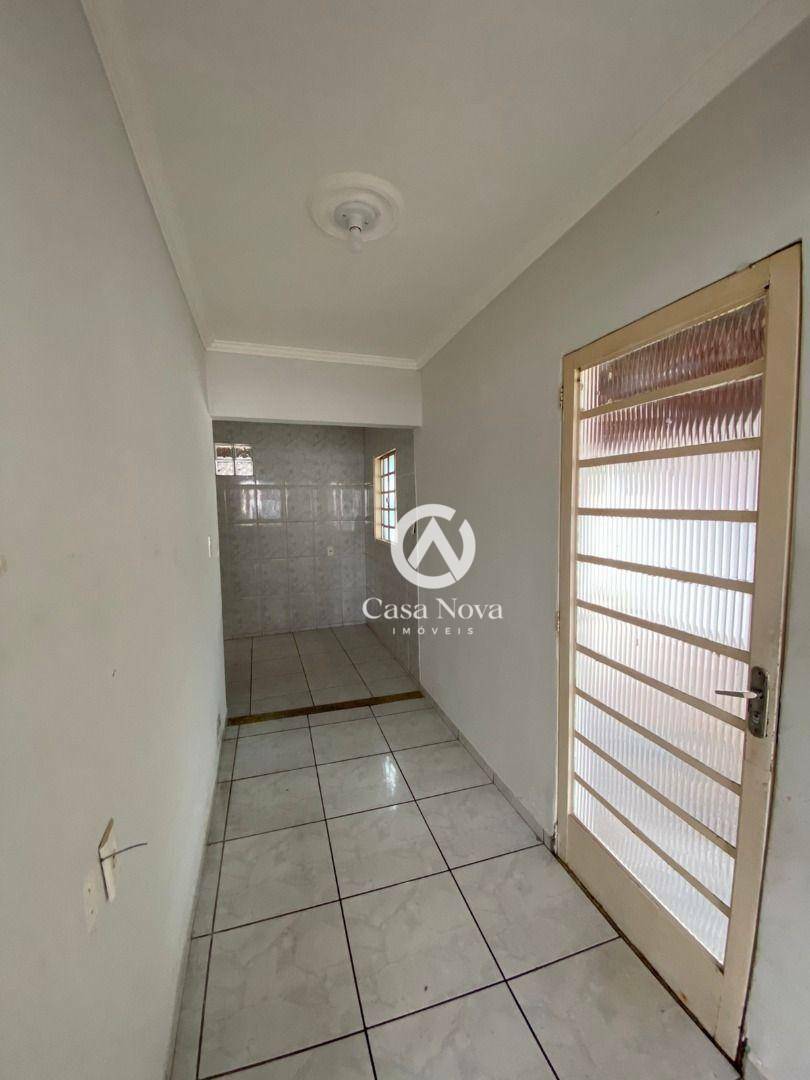 Casa à venda com 4 quartos, 125m² - Foto 11