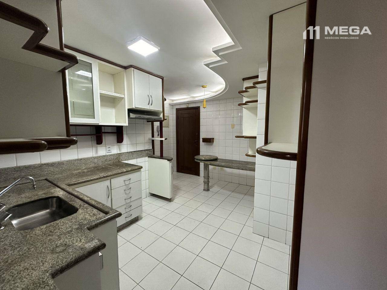 Apartamento para alugar com 3 quartos, 130m² - Foto 18