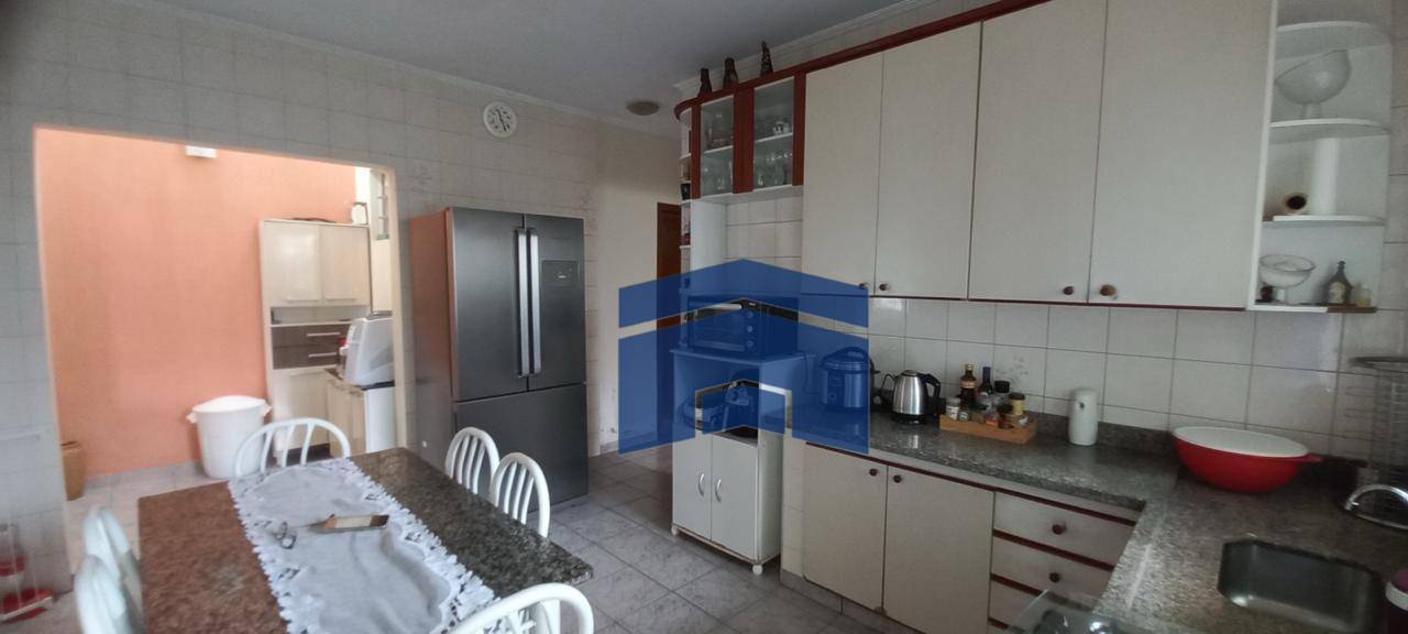 Sobrado à venda com 3 quartos, 245m² - Foto 3