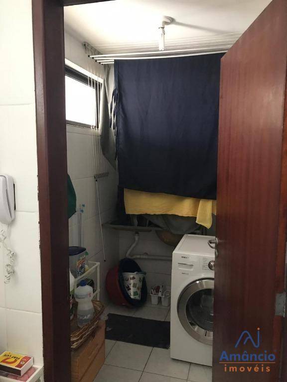 Apartamento à venda com 2 quartos, 64m² - Foto 20